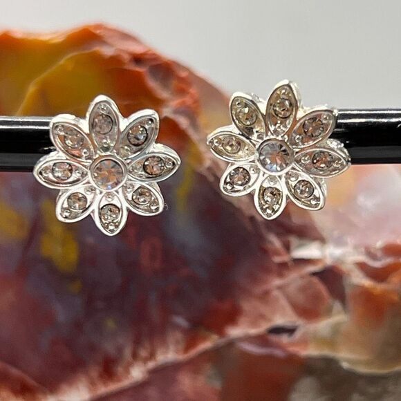 Kawaii Floral Post Swarovski Crystals Statement Earrings - Picture 13 of 14